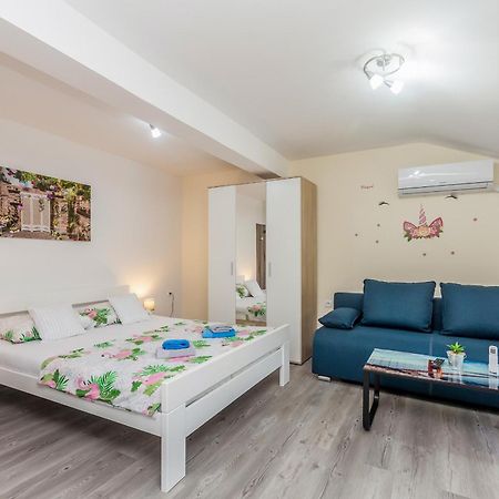 Apartmani Tena Njivice Exterior photo