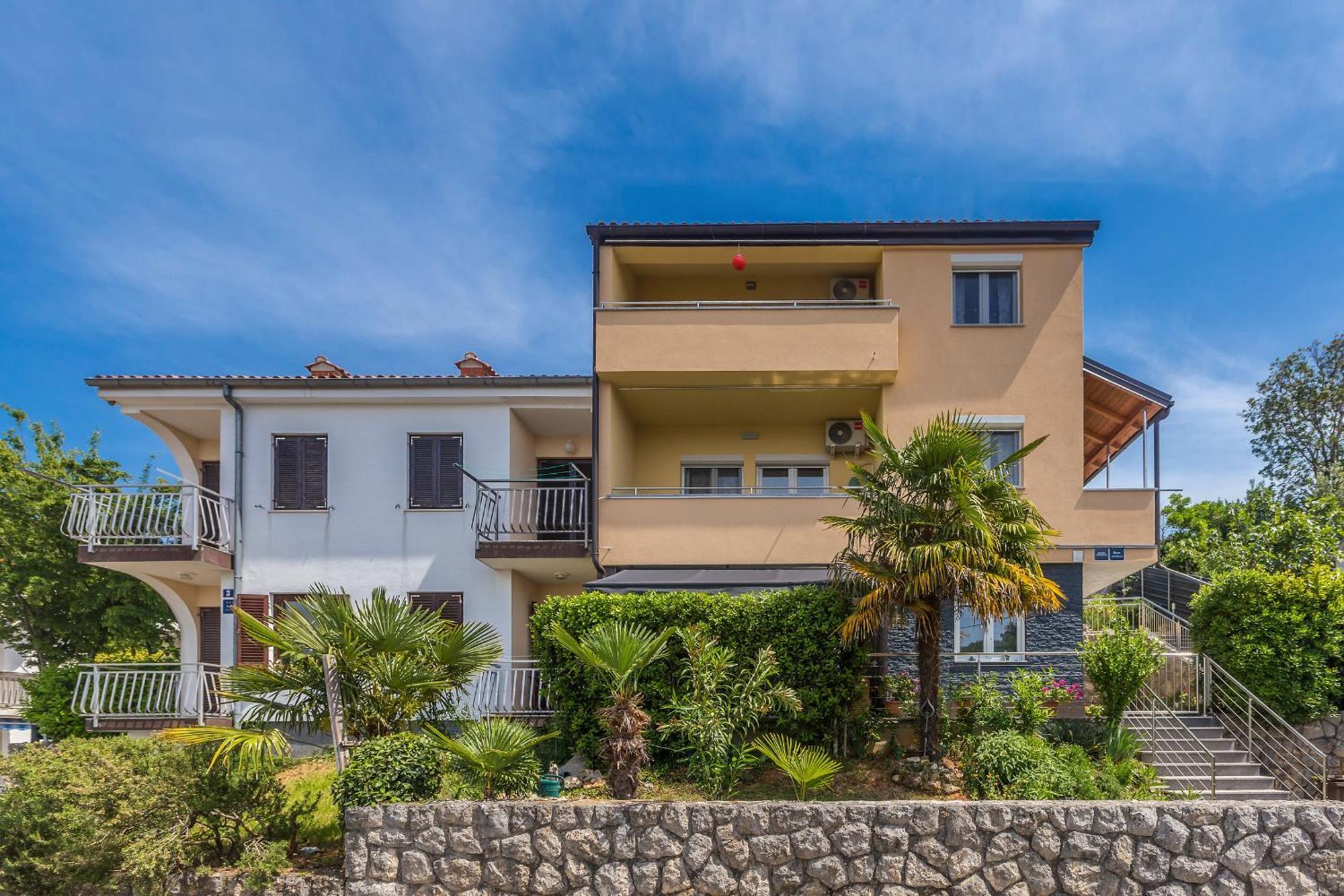 Apartmani Tena Njivice Exterior photo