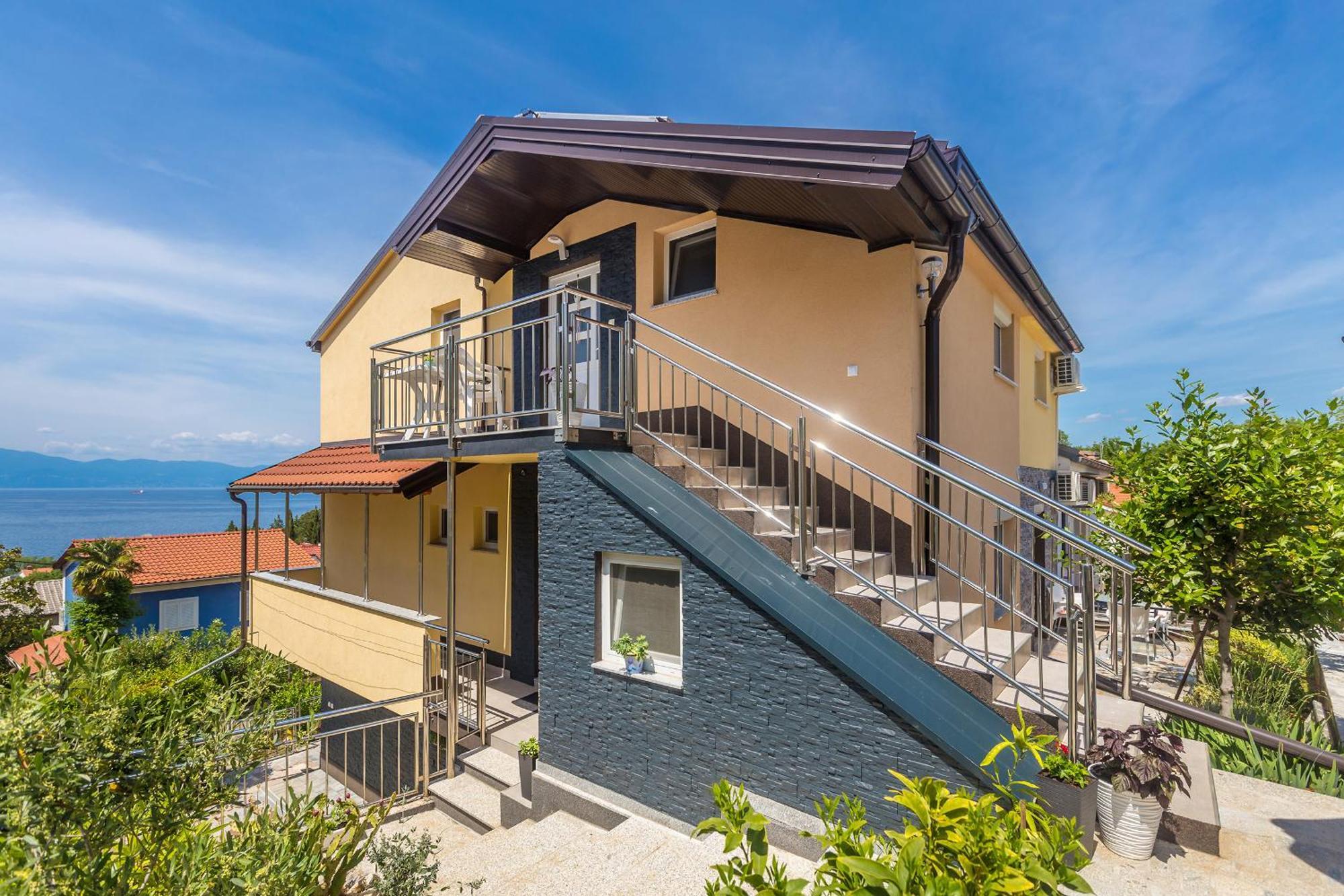 Apartmani Tena Njivice Exterior photo